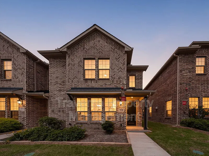Building Photo - 213 Suma Dr