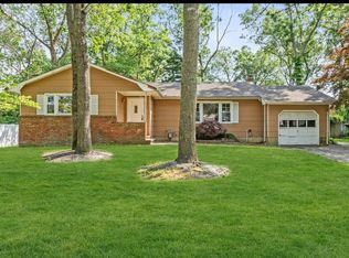 15 Hummingbird Ln, Toms River, NJ