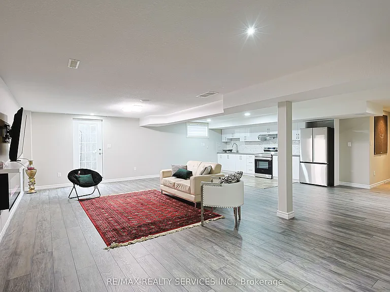 49 Woodhatch Cres #BASEMENT — Photo 4