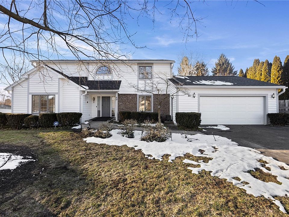 1st image of 11 Pond Valley Cir