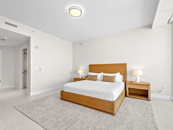 5th image of 3100 N Ocean Drive #H 1504