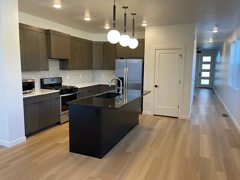 1530 S Denver Ave — Photo 4