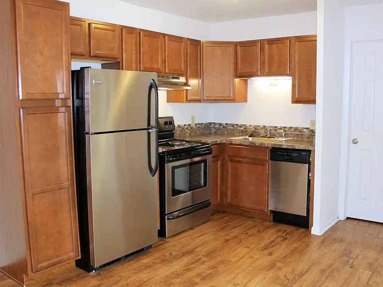 MOVE IN SPECIAL $600 Off your Move-in cost! Call the office for more details — Photo 17