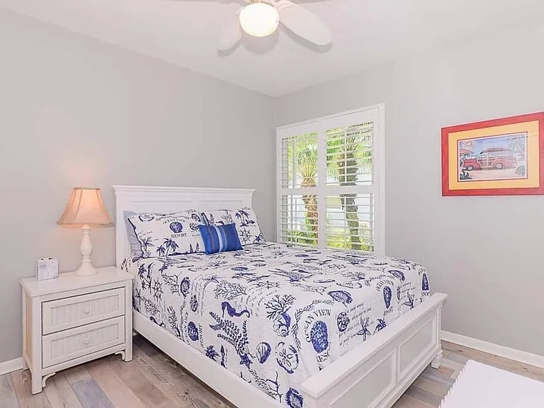 4031 NE Breakwater Dr — Photo 27