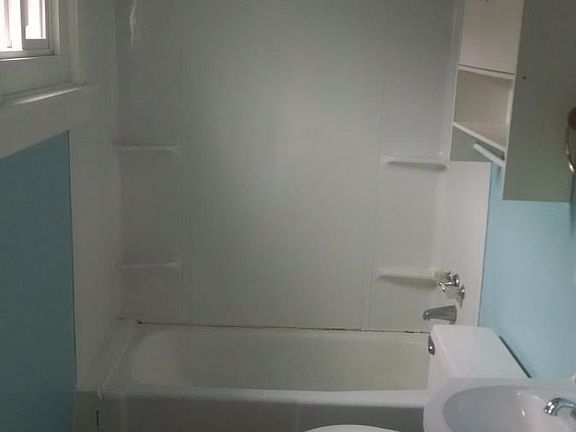 2nd image of 609 Haungs Ave