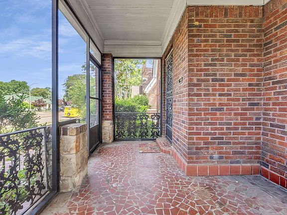 4th image of 894 N McLean Blvd