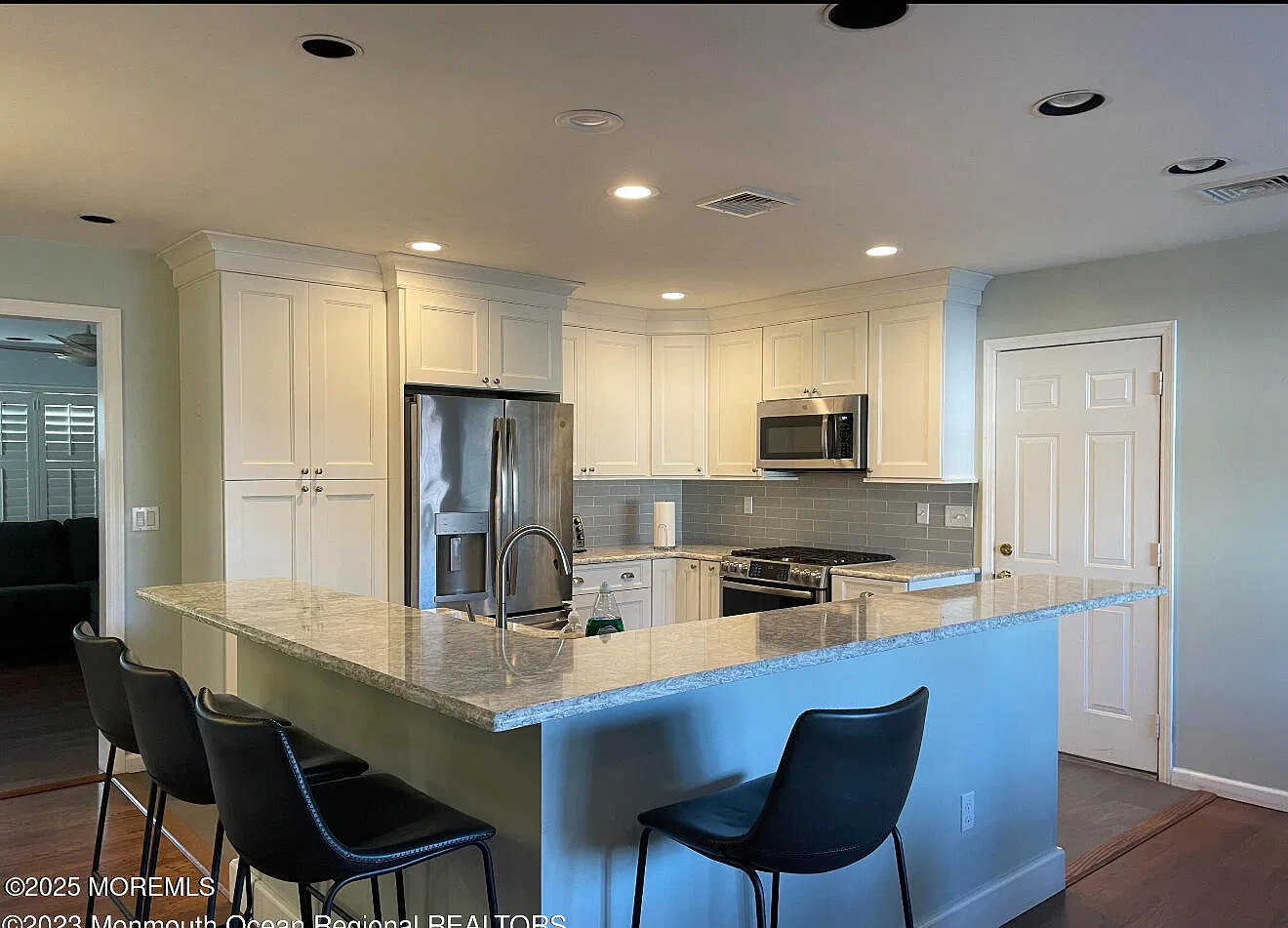 3 bed, 1593 sqft, $2,400 — Photo 3
