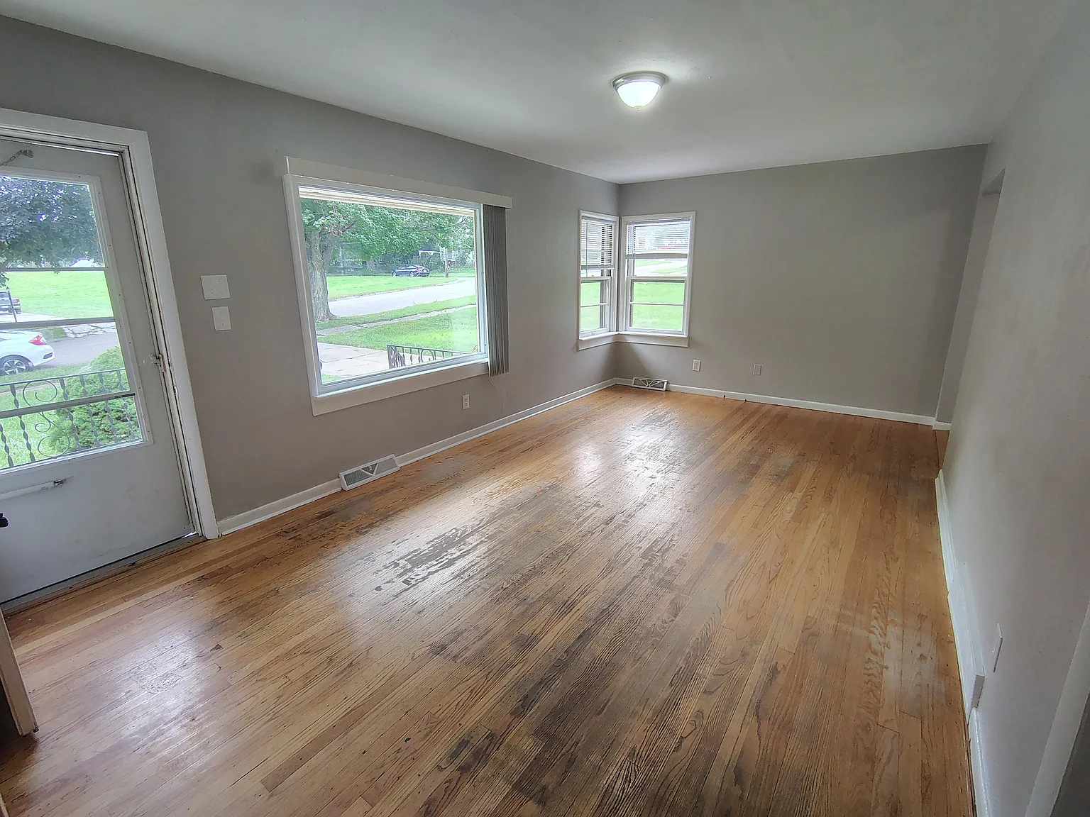 3 bed, 1000 sqft, $1,800 — Photo 3