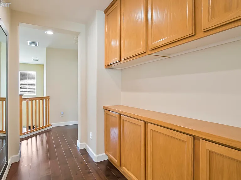 5687 Walnut St — Photo 11