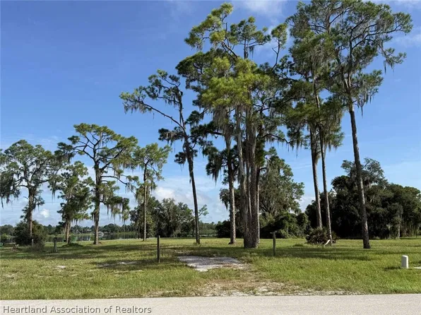 4060 Camp Shore Dr, Sebring, FL 33875