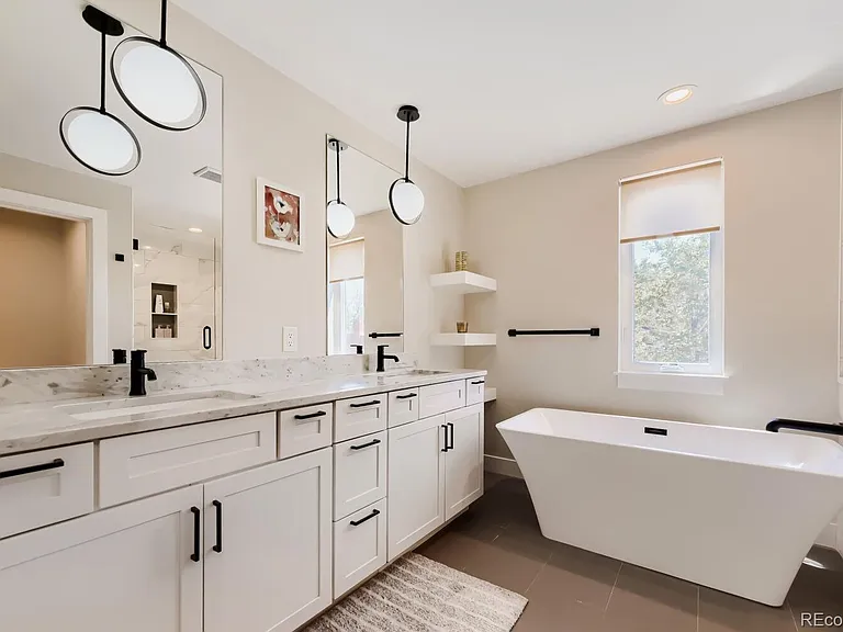 2730 N Clay St — Photo 15