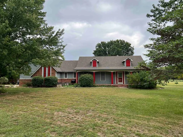 3228 Red Fox Ln, Newton, KS 67114