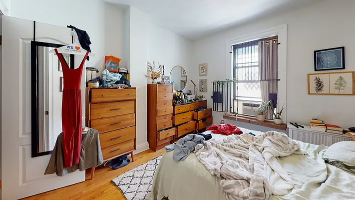 Rented by Bond New York | media 32