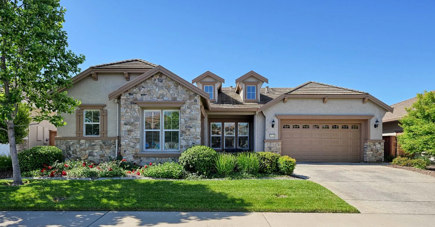2206 Langtree Dr photo 1