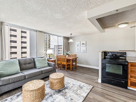 4th image of 2427 Kuhio Ave #1006