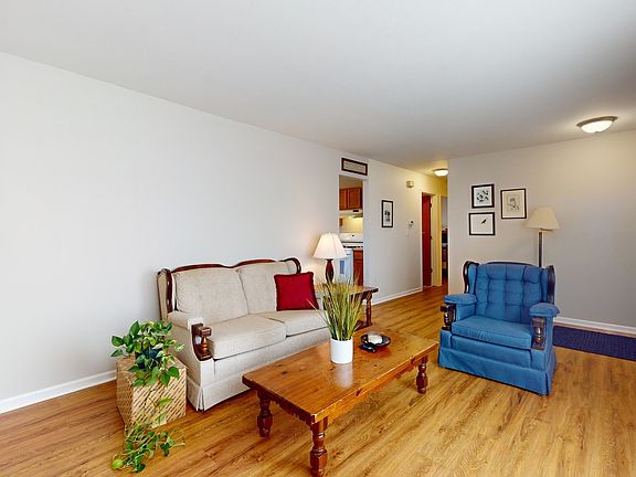 4th image of 1362 Carriage Ln