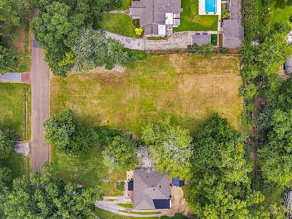 5th image of 419 Croydon Ave