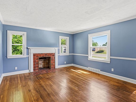 4th image of 513 E Main St