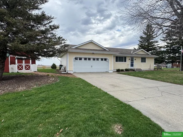 521 N 9th St, Tekamah, NE 68061