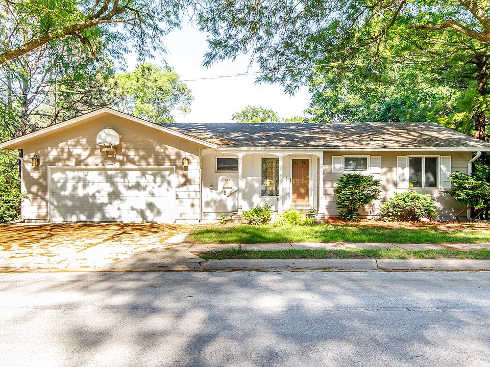 1st image of 824 Hillcrest Dr