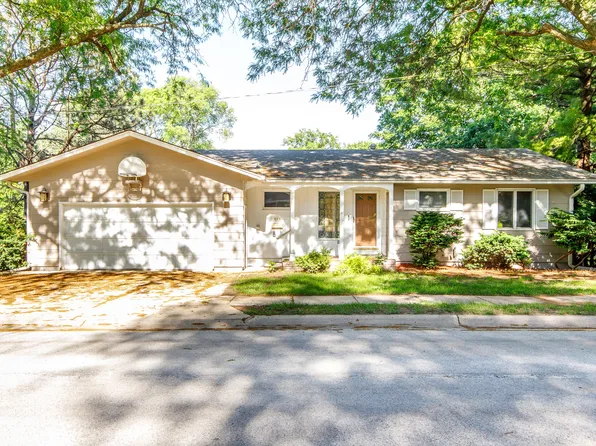824 Hillcrest Dr, Story City, IA 50248