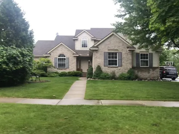 5721 Woodfield Pkwy, Grand Blanc, MI 48439