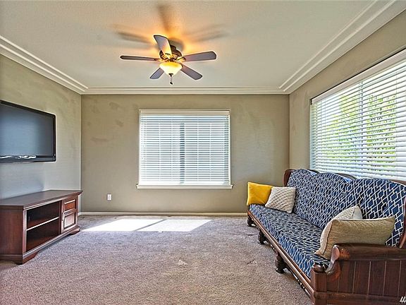 5th image of 521 N Crestview Dr