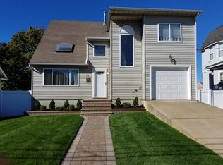 70 Nassau Ave, Freeport, NY 11520