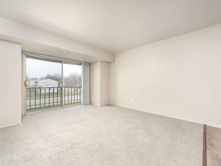 Everett Apartments — Photo 3