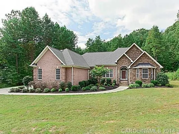 125 Whispering Cove Ct, Mooresville, NC 28117
