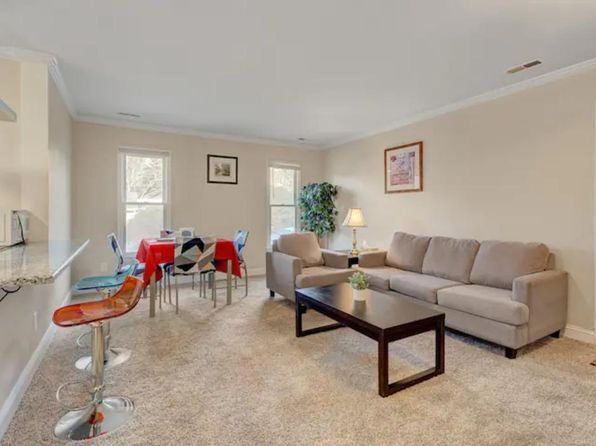 2225 Summit St #2