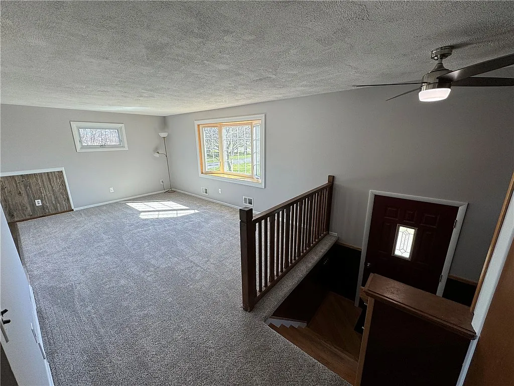 4 bed, 2.0 bath, 2628 sqft, $2,400 — Photo 3