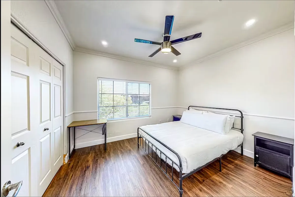 Building Photo - 4465 E Paradise Village Pkwy S #1165