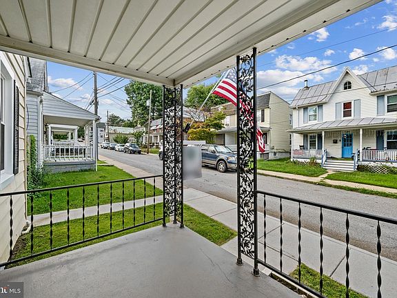 3rd image of 10 Ward Ave