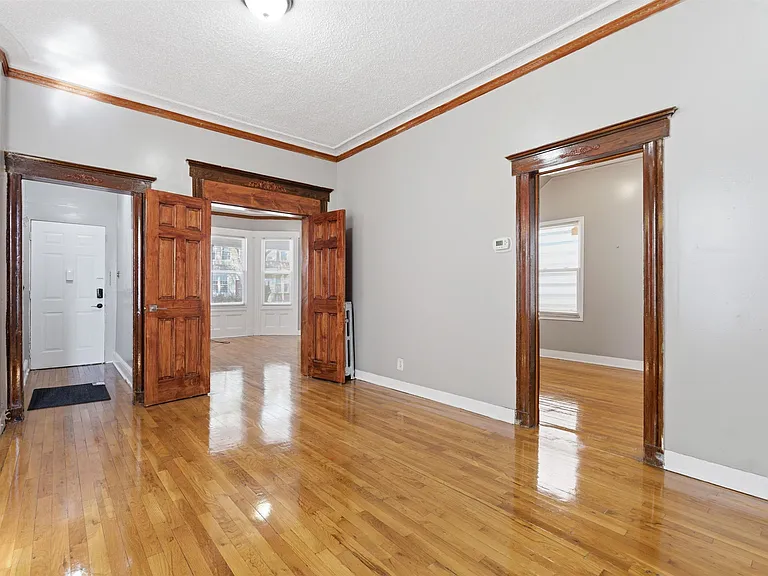 199 Ege Ave #199A — Photo 3