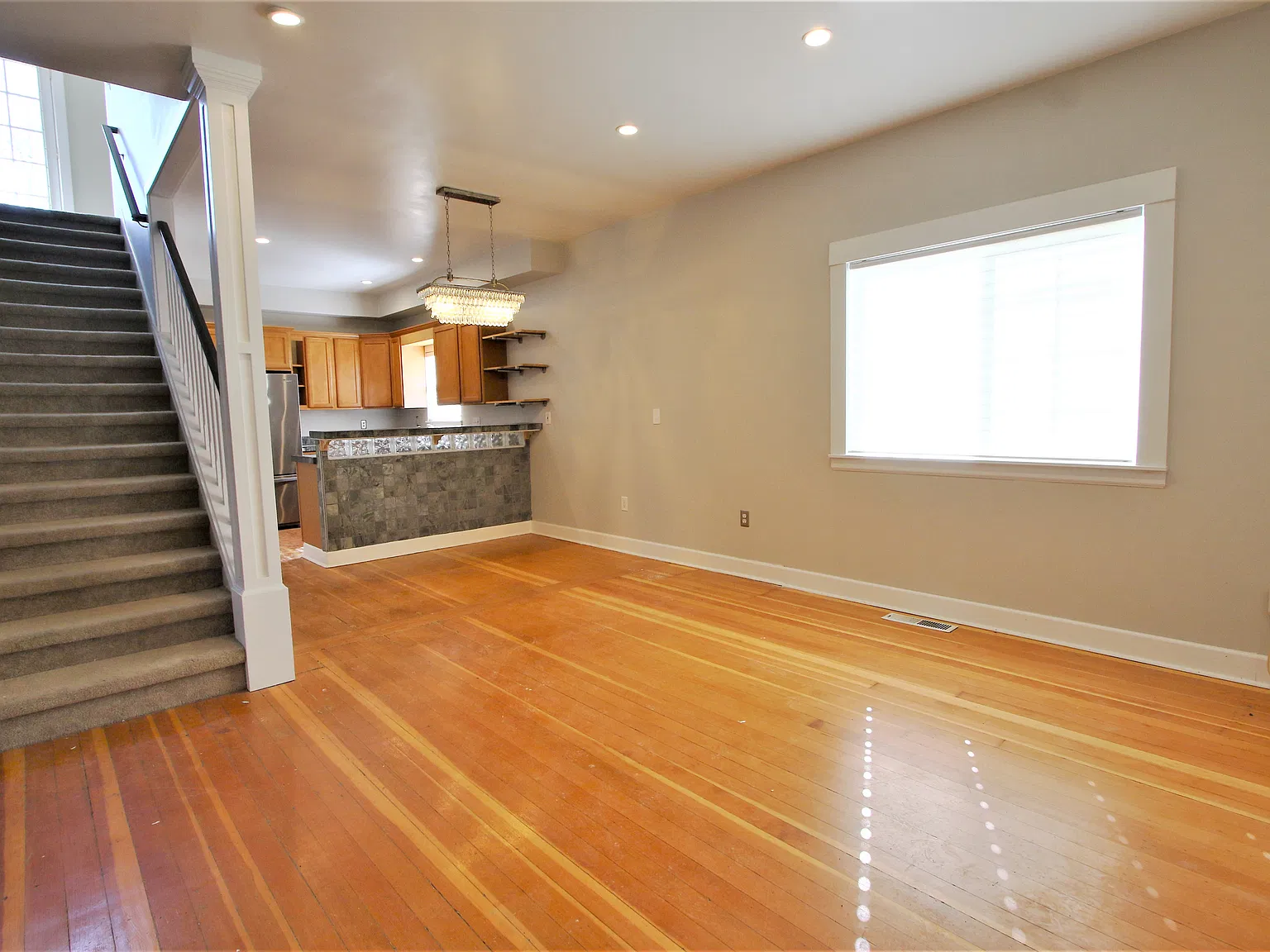 5804 N Borthwick Ave — Photo 2