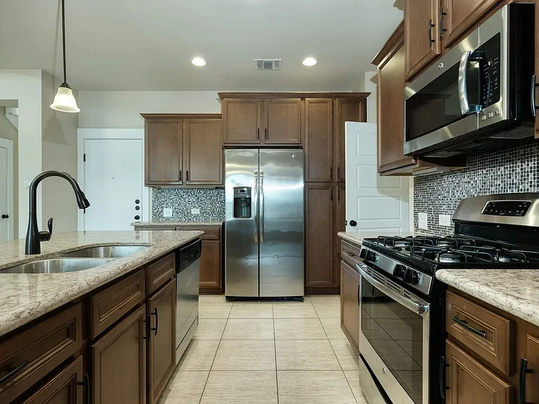7320 Easy Wind Dr — Photo 4