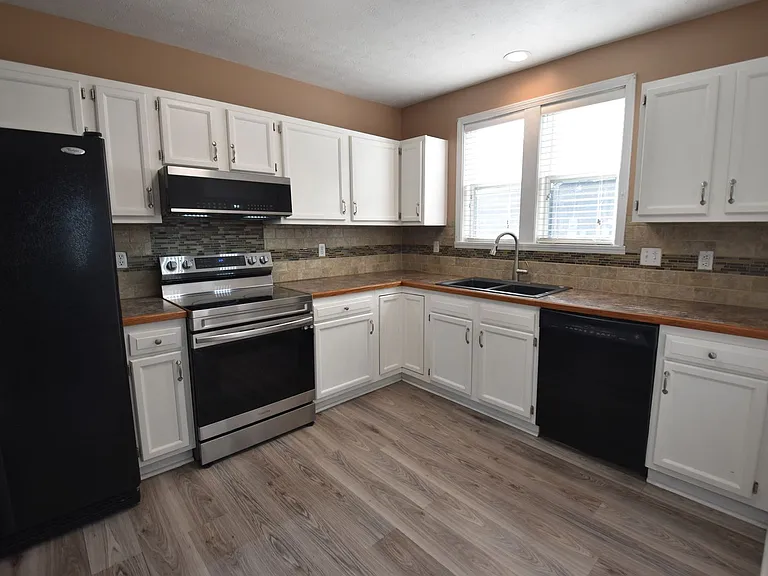 226 Walnut St — Photo 7