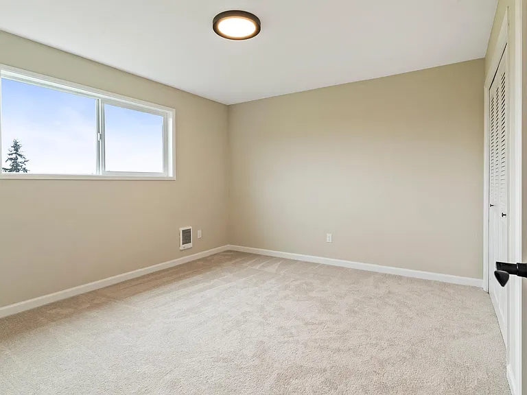 2615 E McLoughlin Blvd — Photo 19
