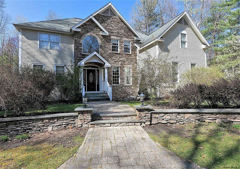 2nd image of 14 ROLLING BROOK Drive