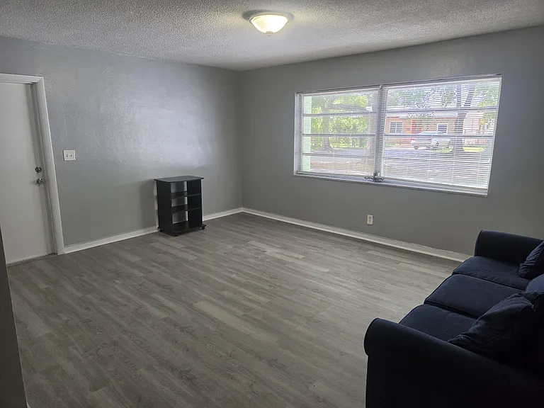 2031 Dewey St — Photo 15