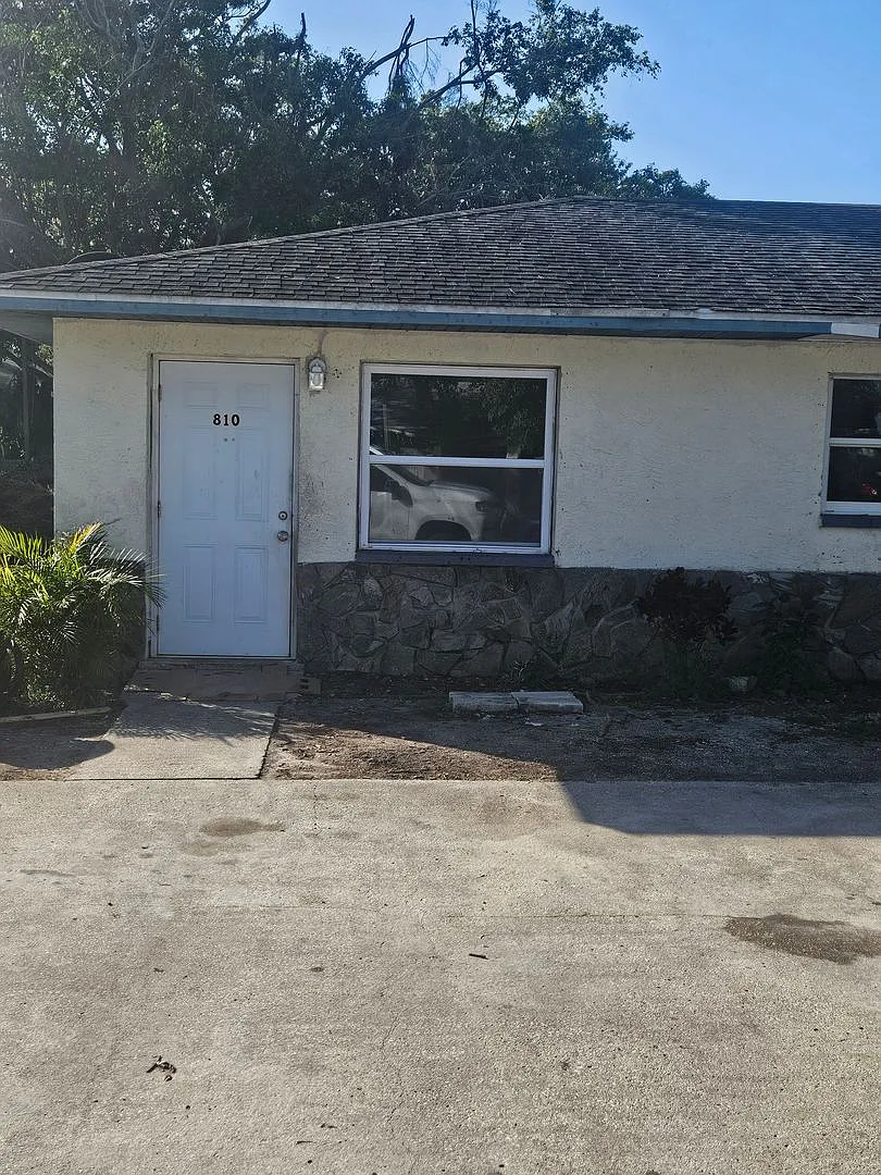3/2 DUPLEX — Photo 1