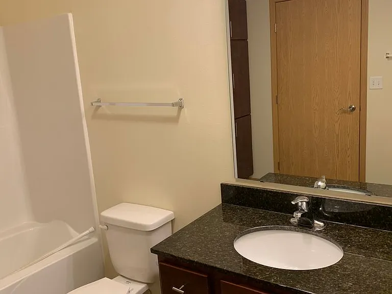 West Lake II Apartments — Photo 31