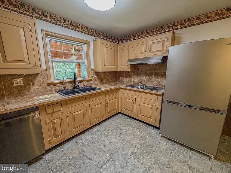 11 Hickory Ln — Photo 17