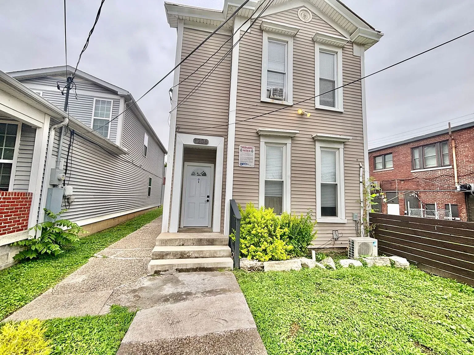 Shelby Park - Updated 1 Bedroom 1 Bath Apartment — Photo 2