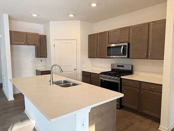 2nd image of 6321 Aspen Ln