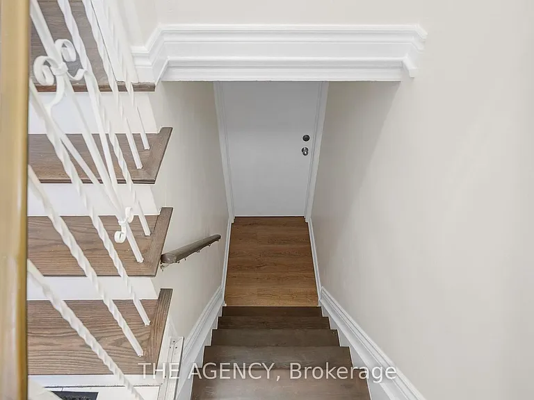 1038 Alexandra Ave — Photo 4