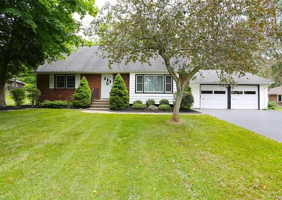 1st image of 6 Bruce Dr