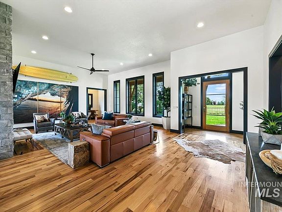 3rd image of 2972 N Ballantyne Ln