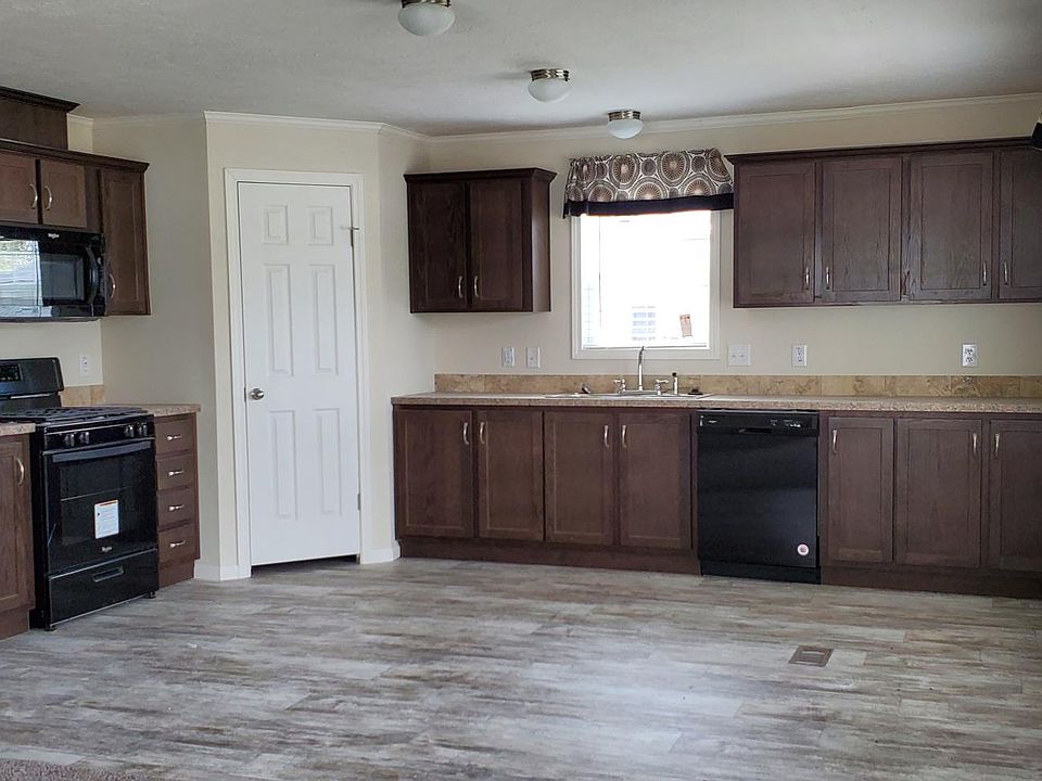 1st image of 204 Scarlet Oak Ln
